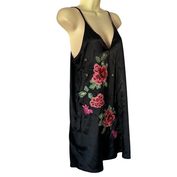 Seek the Label Floral Embroidered Black Slip Dress Woman’s Size Small NWT - Picture 3 of 11